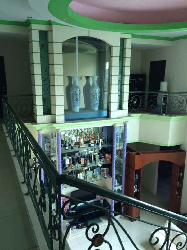 dijual rumah villa tomang mas