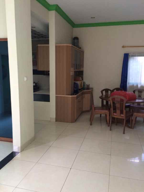 dijual rumah villa tomang mas