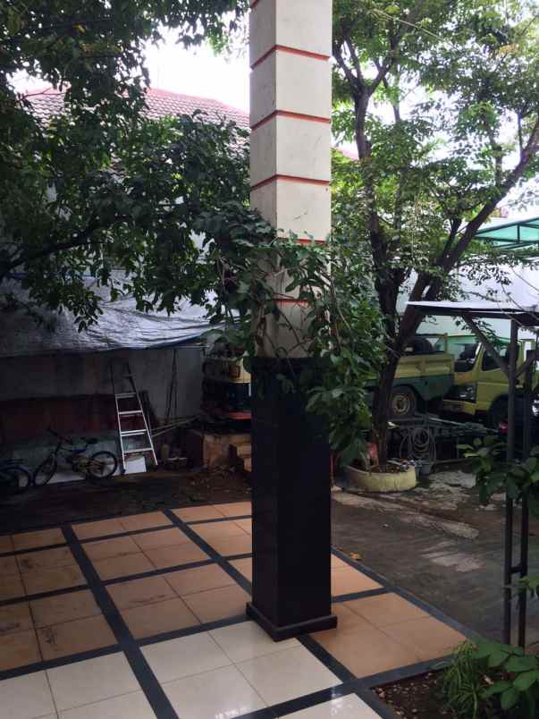 dijual rumah villa tomang mas