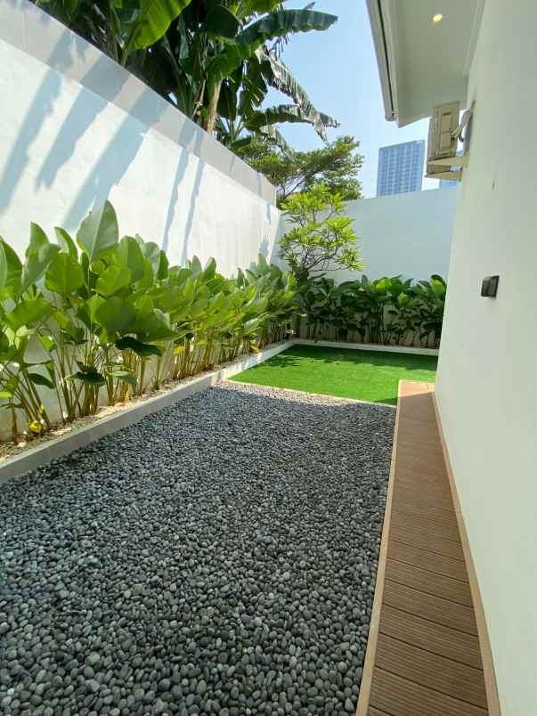 dijual rumah wijaya kusuma cilandak