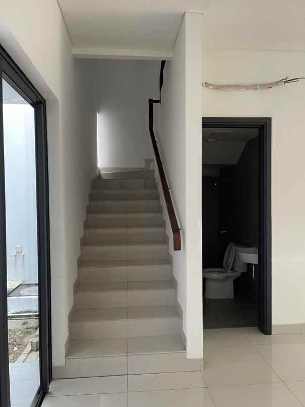 dijual rumah wisteria metland menteng