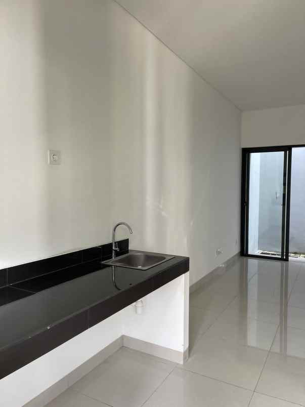 dijual rumah wisteria metland menteng