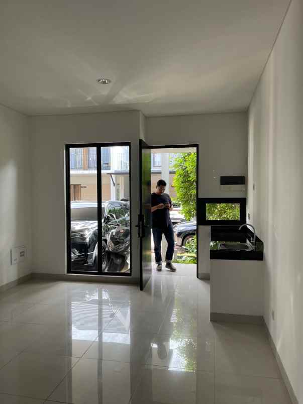 dijual rumah wisteria metland menteng