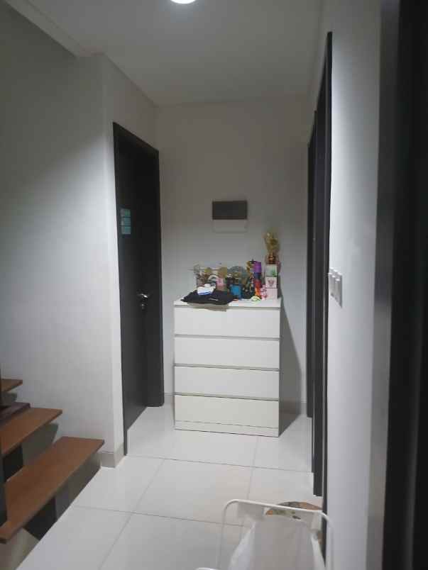 dijual rumah wisteria metland menteng