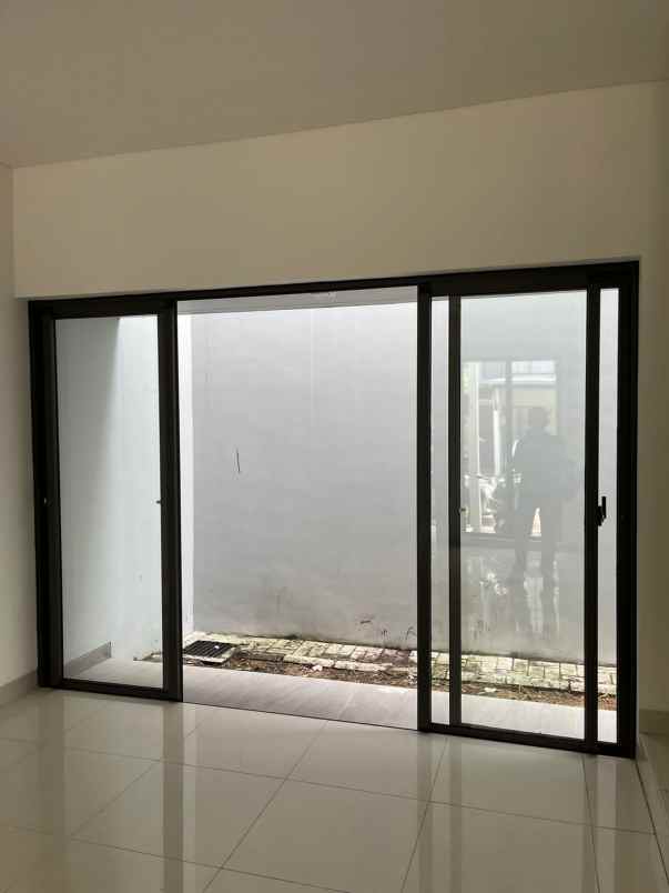 dijual rumah wisteria metland menteng