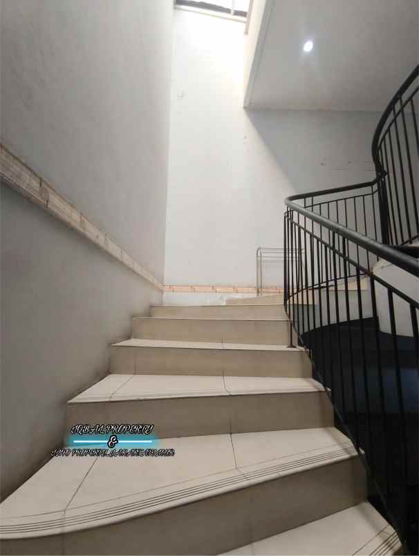 dijual secondary akses jalan lebar