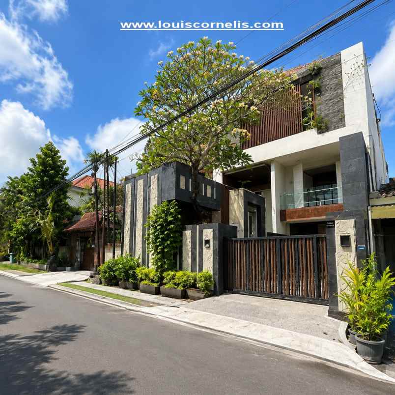 dijual segera rumah elit 2 lantai di renon denpasar