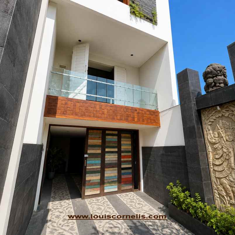 dijual segera rumah elit 2 lantai di renon denpasar