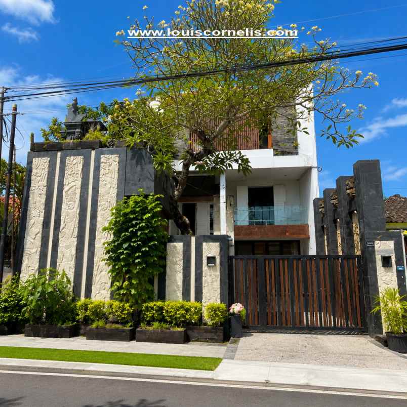 dijual segera rumah elit 2 lantai di renon denpasar