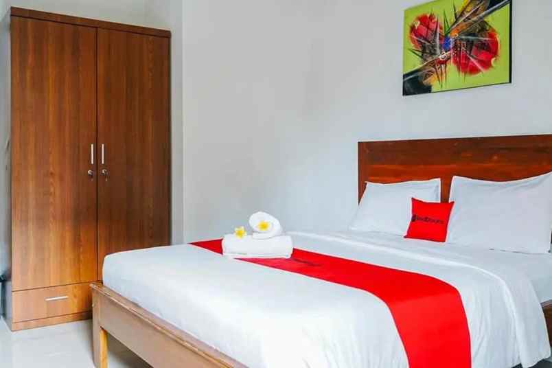 dijual villa ampenan selatan kec