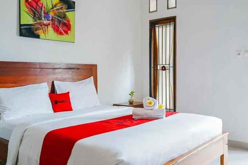 dijual villa ampenan selatan kec