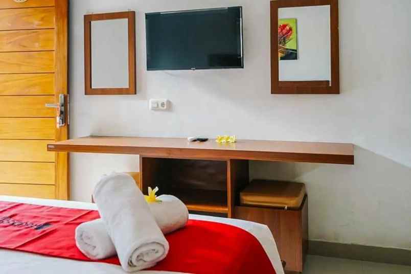 dijual villa ampenan selatan kec