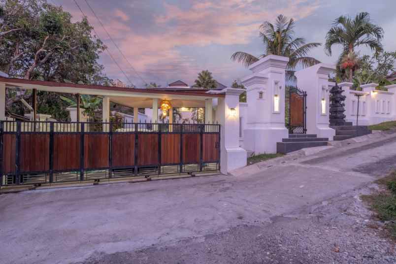 dijual villa desa lalanglingah kec