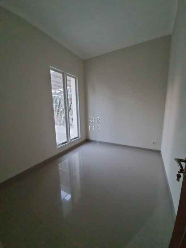 dijual villa kayana regency