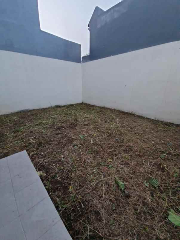 dijual villa kayana regency