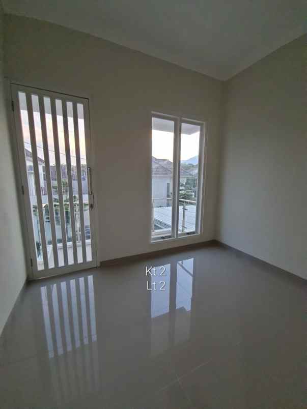 dijual villa kayana regency