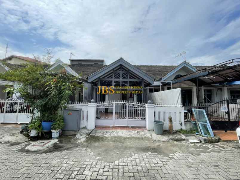 dijual villa komplek cemara hijau