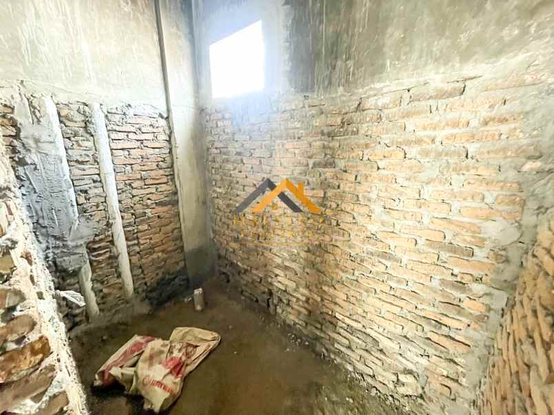 dijual villa komplek cemara houston