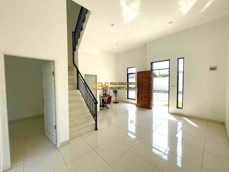 dijual villa komplek karya ville jalan