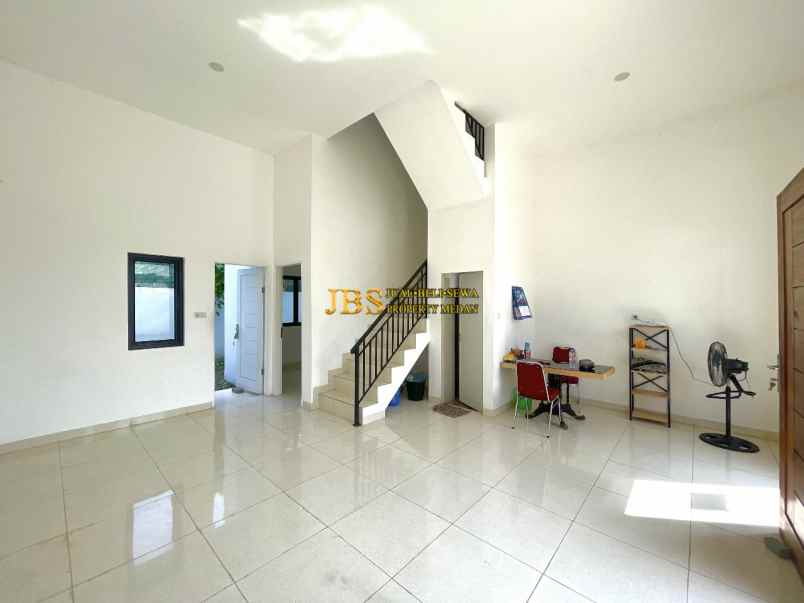 dijual villa komplek karya ville jalan