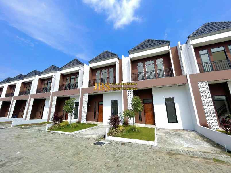dijual villa komplek karya ville jalan