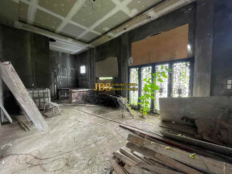 dijual villa komplek royal sumatera