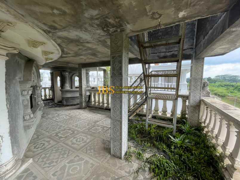 dijual villa komplek royal sumatera