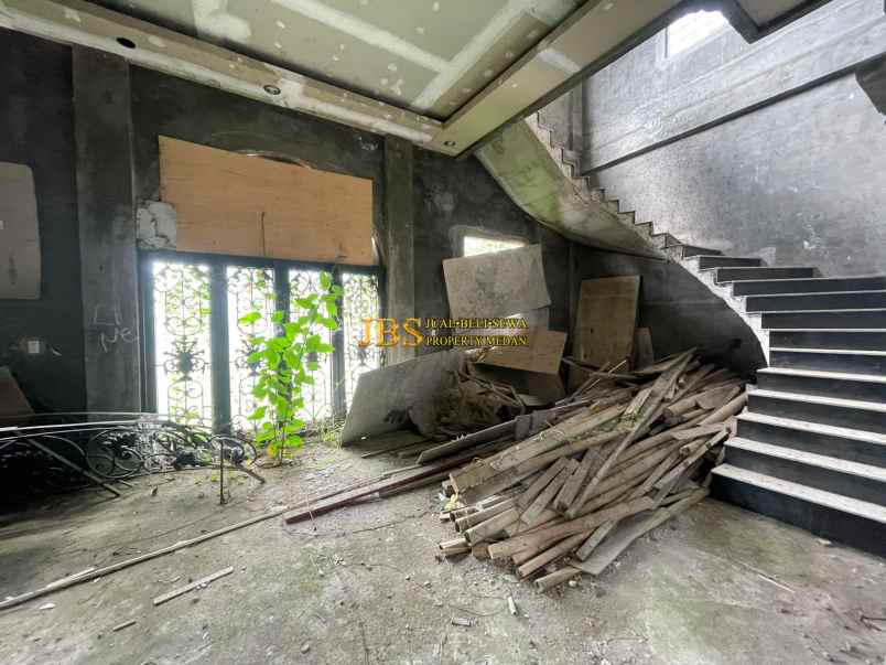 dijual villa komplek royal sumatera