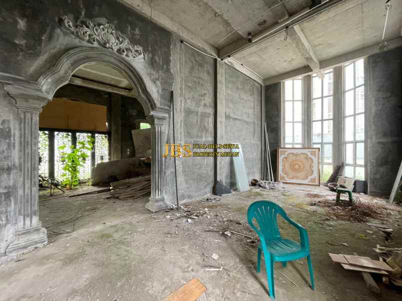 dijual villa komplek royal sumatera