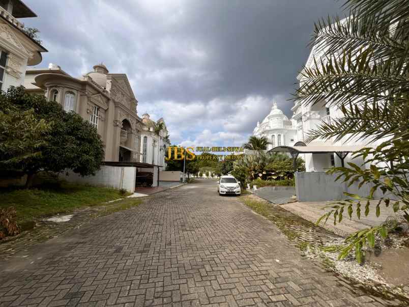 dijual villa komplek royal sumatera