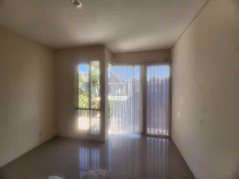 disewakan jual rumah greenlake type kaldera surabaya