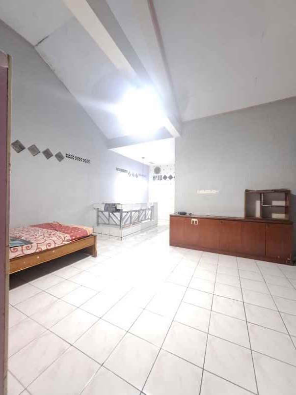 disewakan rumah cawang 3 jl bakti mulya rt