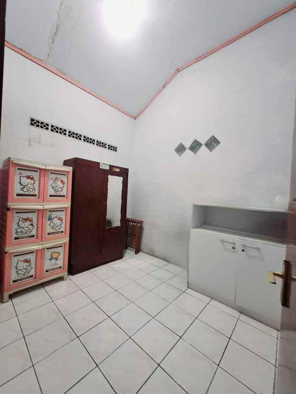 disewakan rumah cawang 3 jl bakti mulya rt