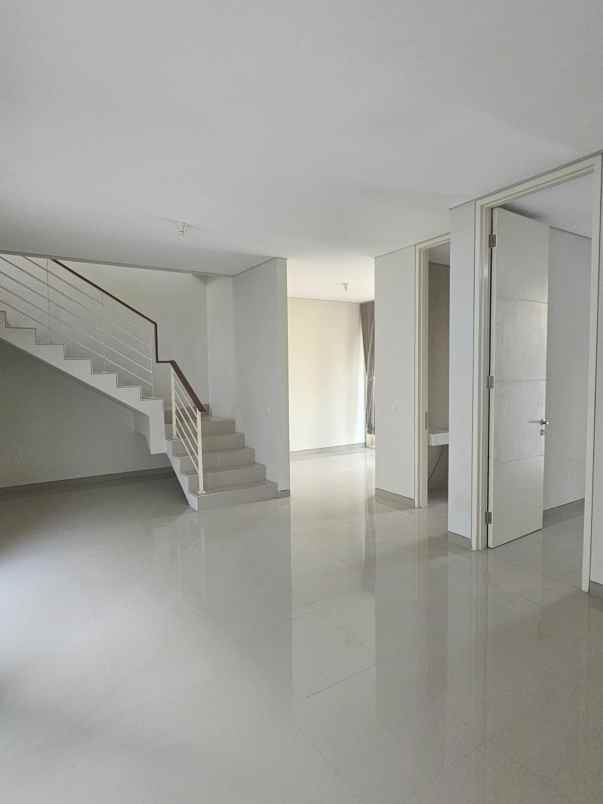 disewakan rumah citraland greenlake wiyung