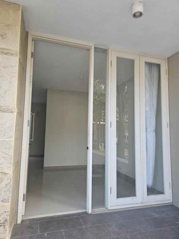 disewakan rumah citraland greenlake wiyung