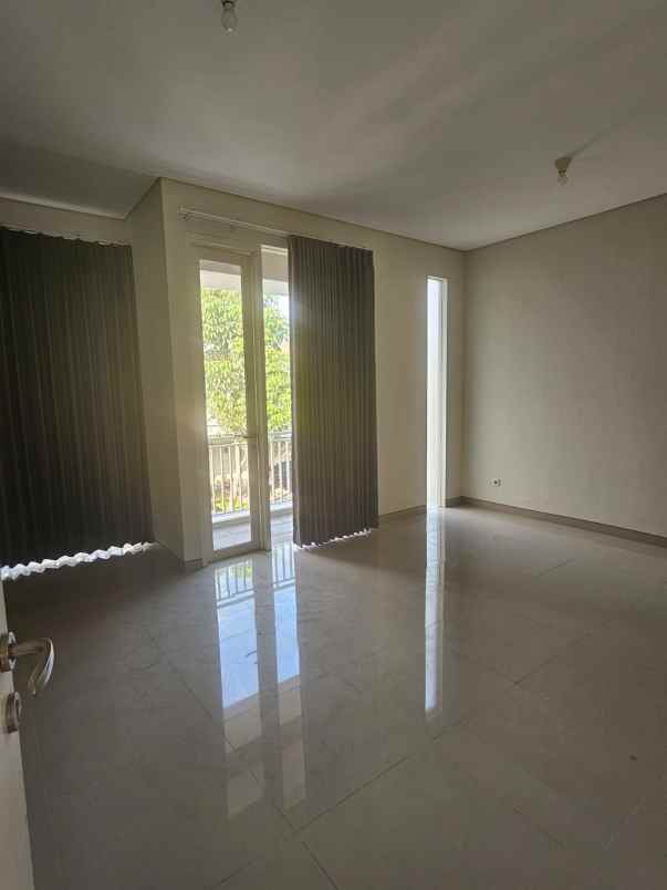 disewakan rumah citraland greenlake wiyung