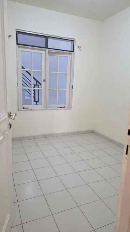 disewakan rumah cluster taman cikini