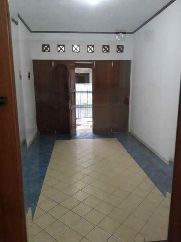 disewakan rumah di lokasi strategis di beji timur