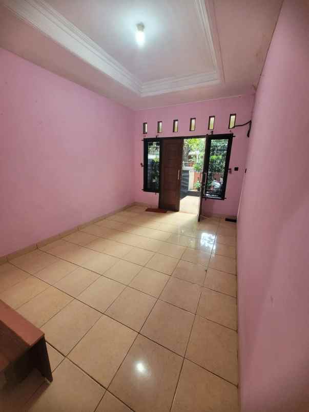 disewakan rumah jl pisangan baru rt 006 rw