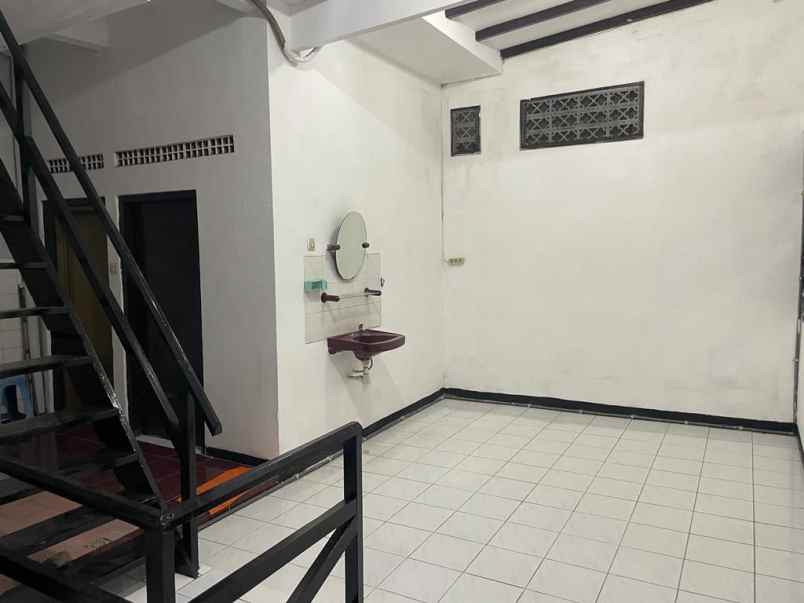disewakan rumah kutisari indah