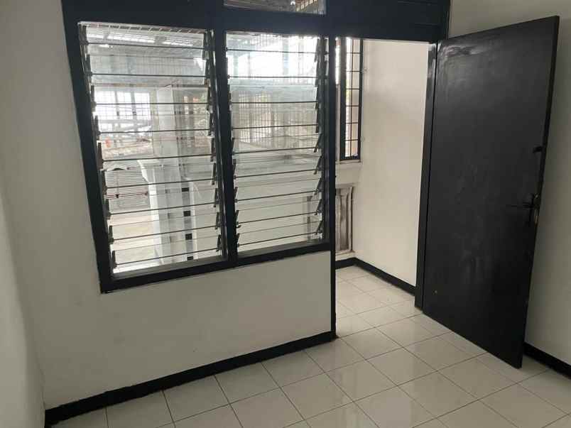 disewakan rumah kutisari indah