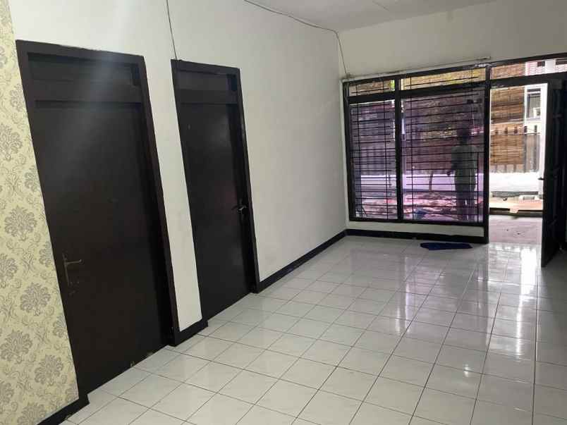 disewakan rumah kutisari indah