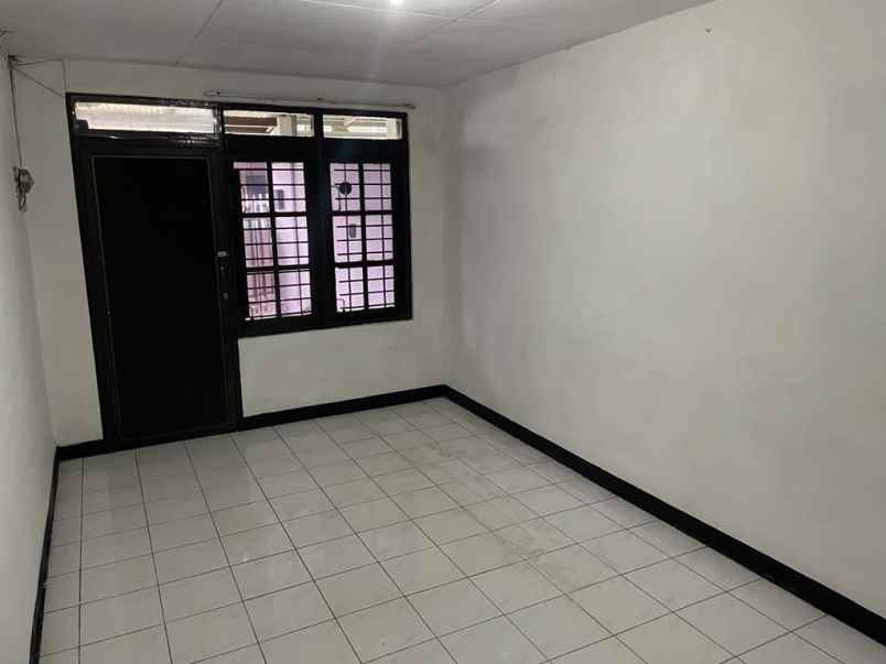 disewakan rumah kutisari indah