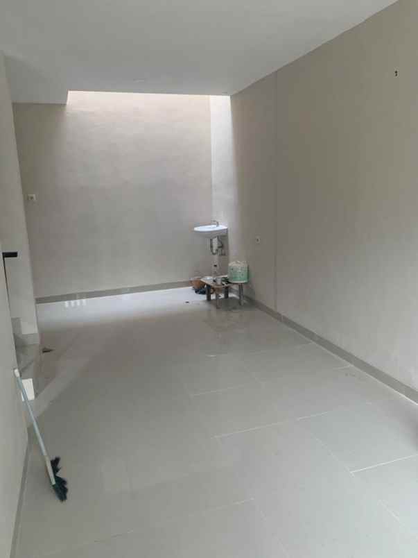 disewakan rumah ngagel