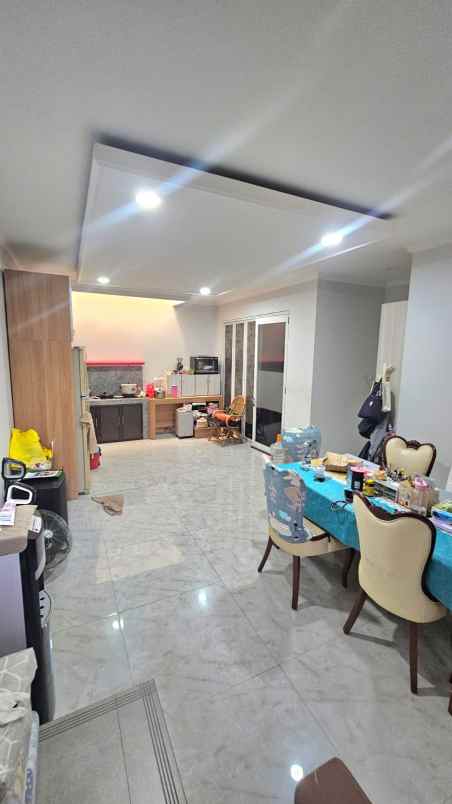 disewakan rumah summarecon bekasi cluster palm