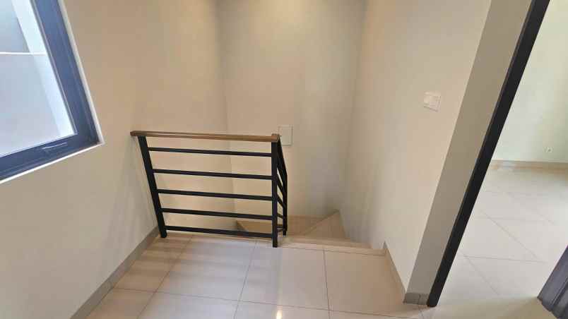 disewakan rumah summarecon crown gading