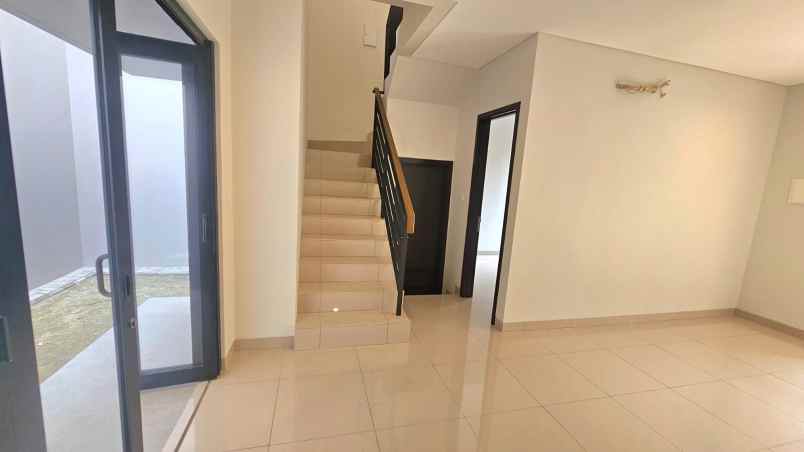 disewakan rumah summarecon crown gading