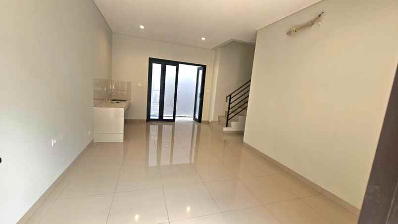 disewakan rumah summarecon crown gading