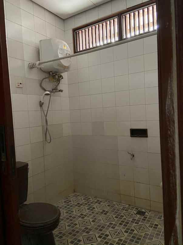 disewakan rumah terawat dalam komplek di cinere depok