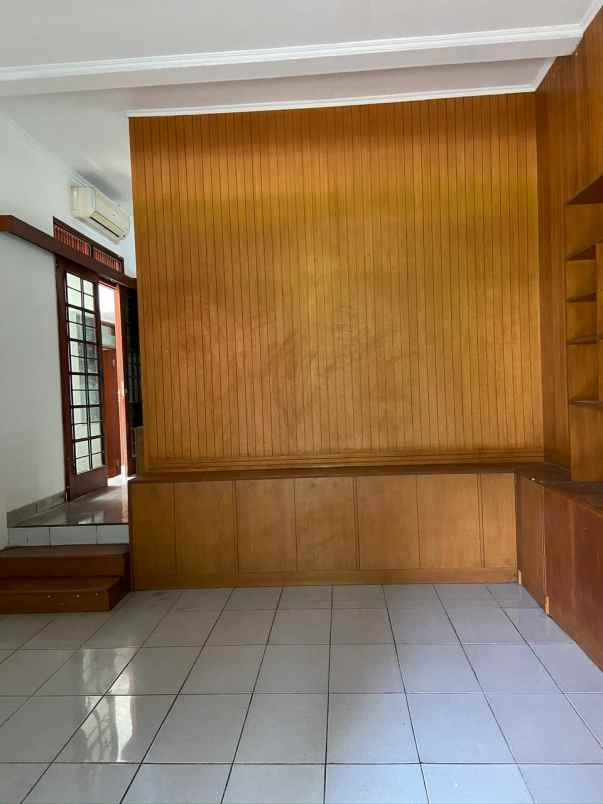 disewakan rumah terawat dalam komplek di cinere depok